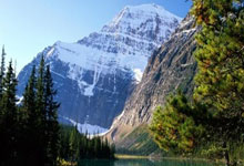 完美体育登入口:中超爭冠組第16輪上海上港6-5上海申花 胡爾克點球破門孫世林世界波絕平.